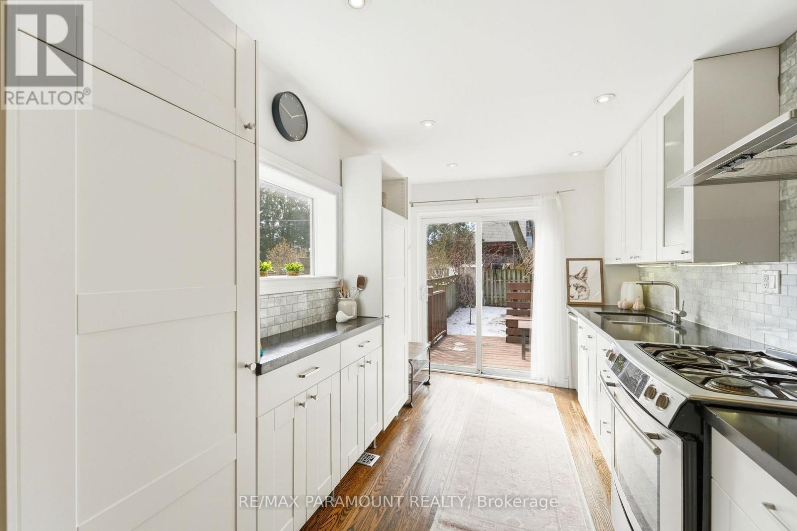 670 RHODES AVENUE - 15