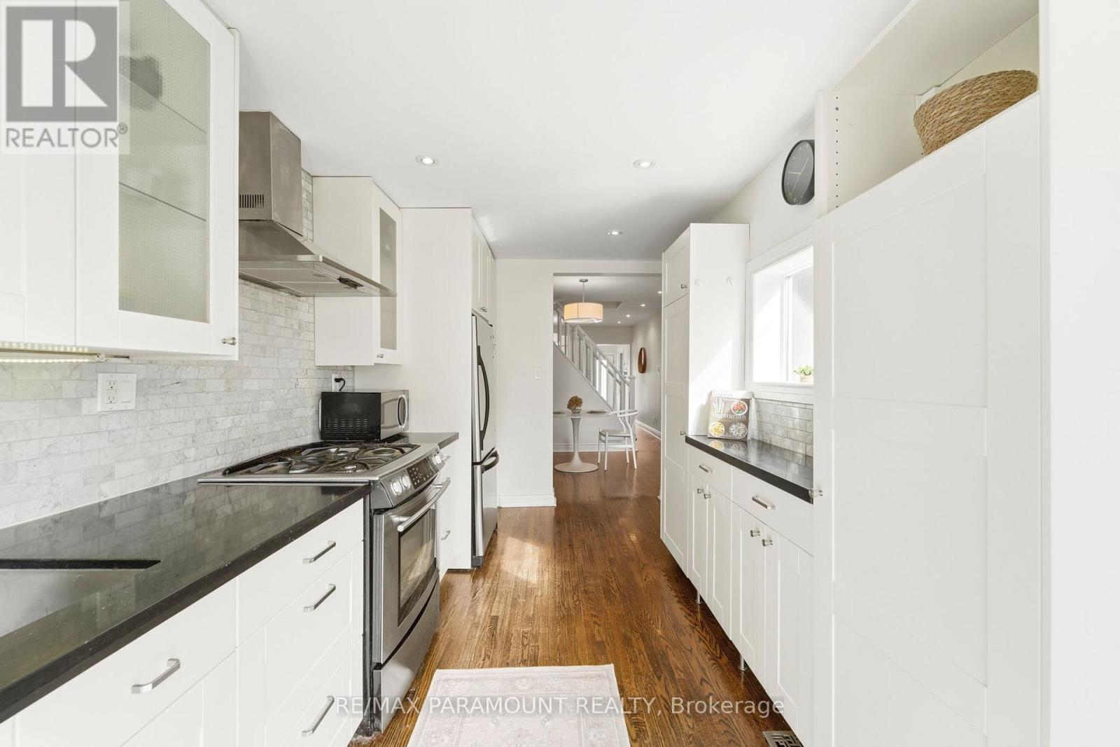 670 RHODES AVENUE - 16