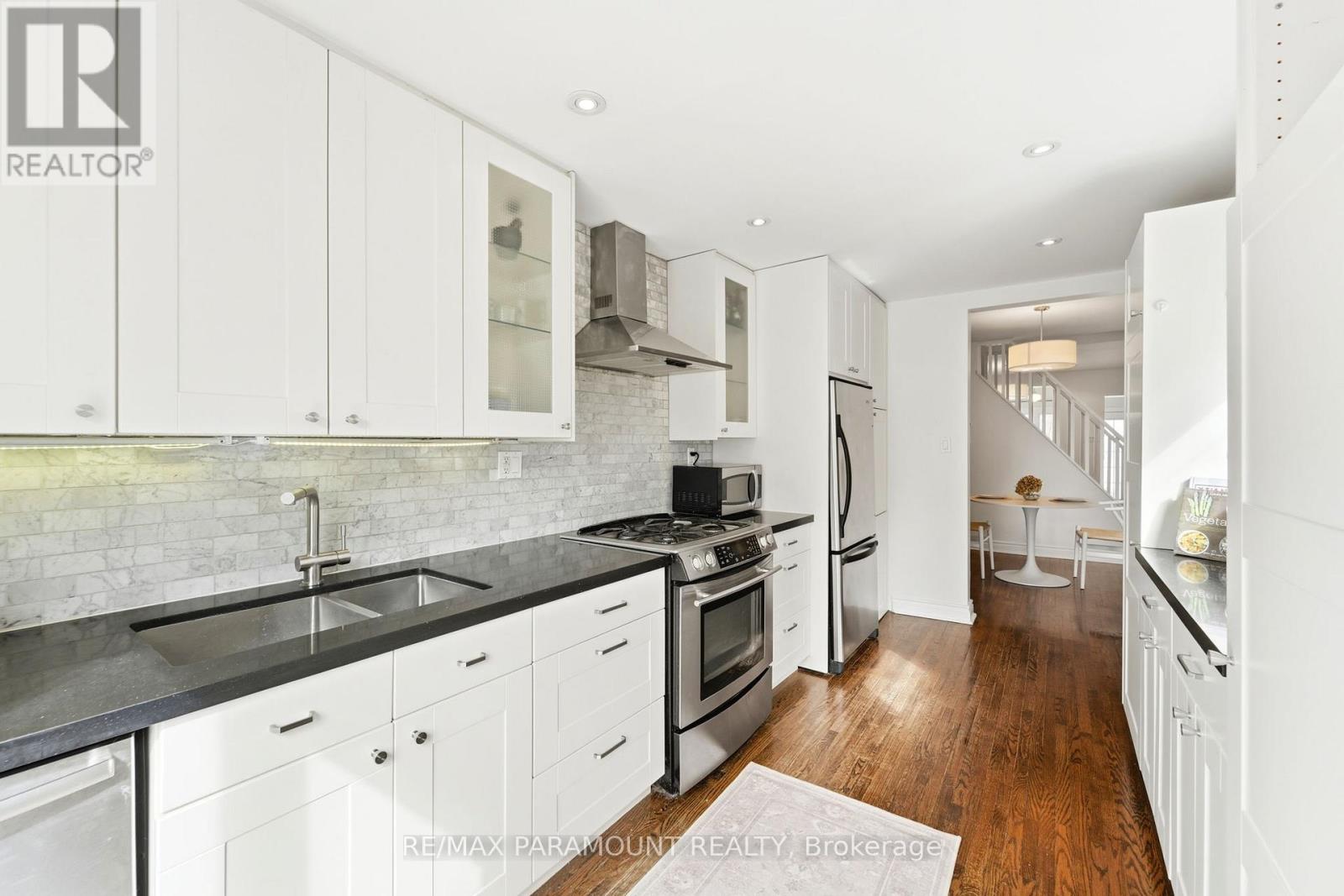 670 RHODES AVENUE - 17