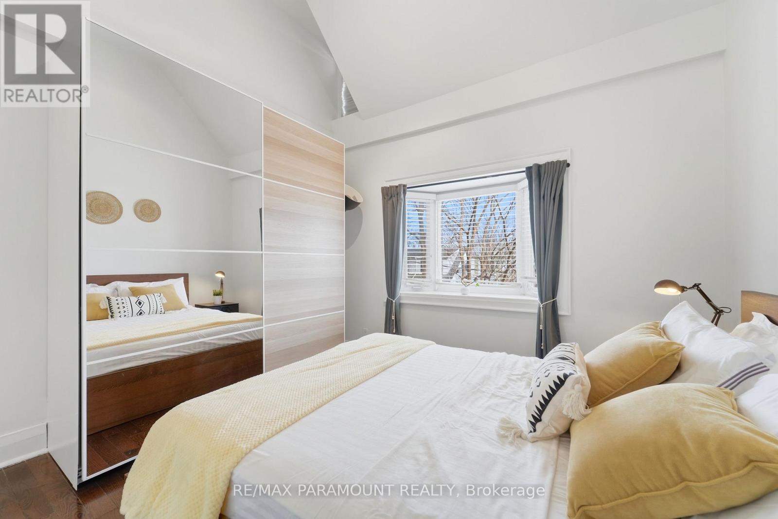 670 RHODES AVENUE - 21