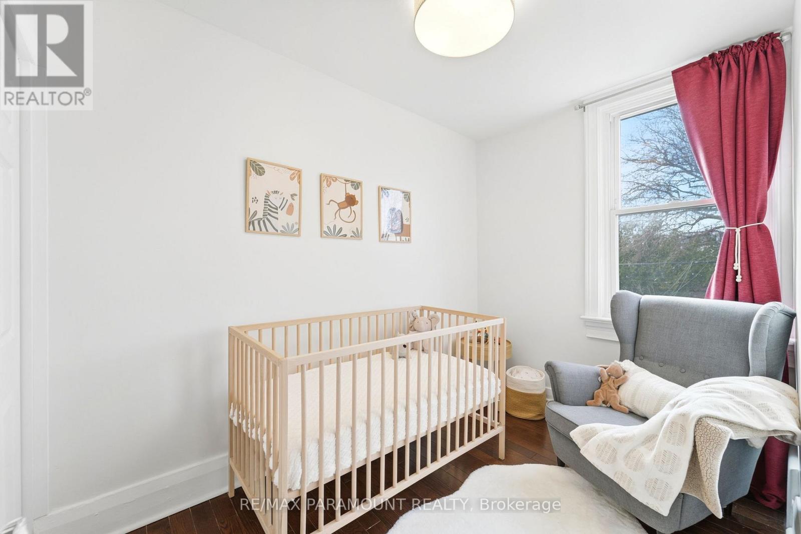 670 RHODES AVENUE - 23