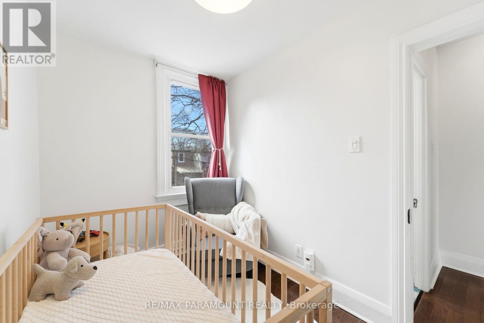 670 RHODES AVENUE - 24