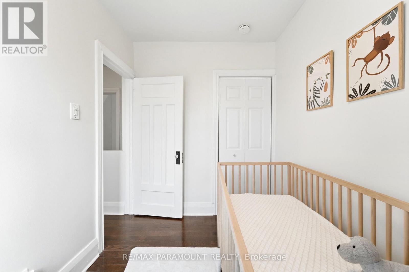 670 RHODES AVENUE - 25