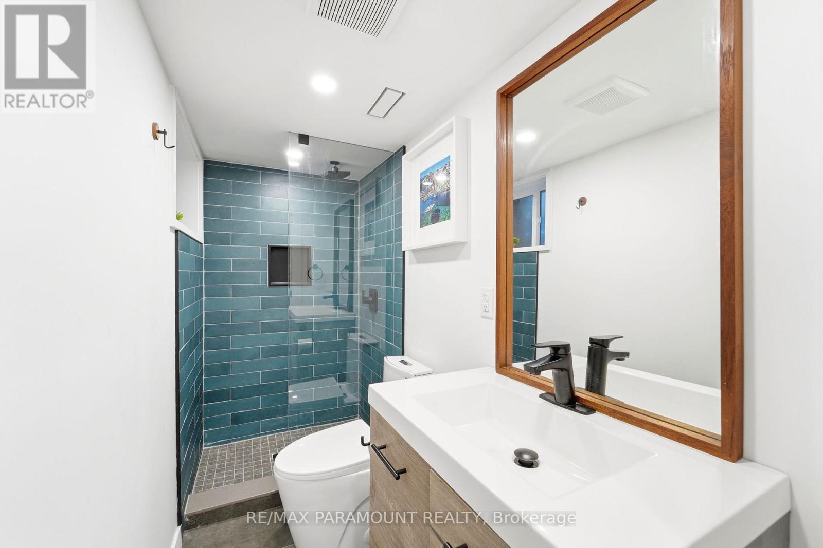 670 RHODES AVENUE - 26
