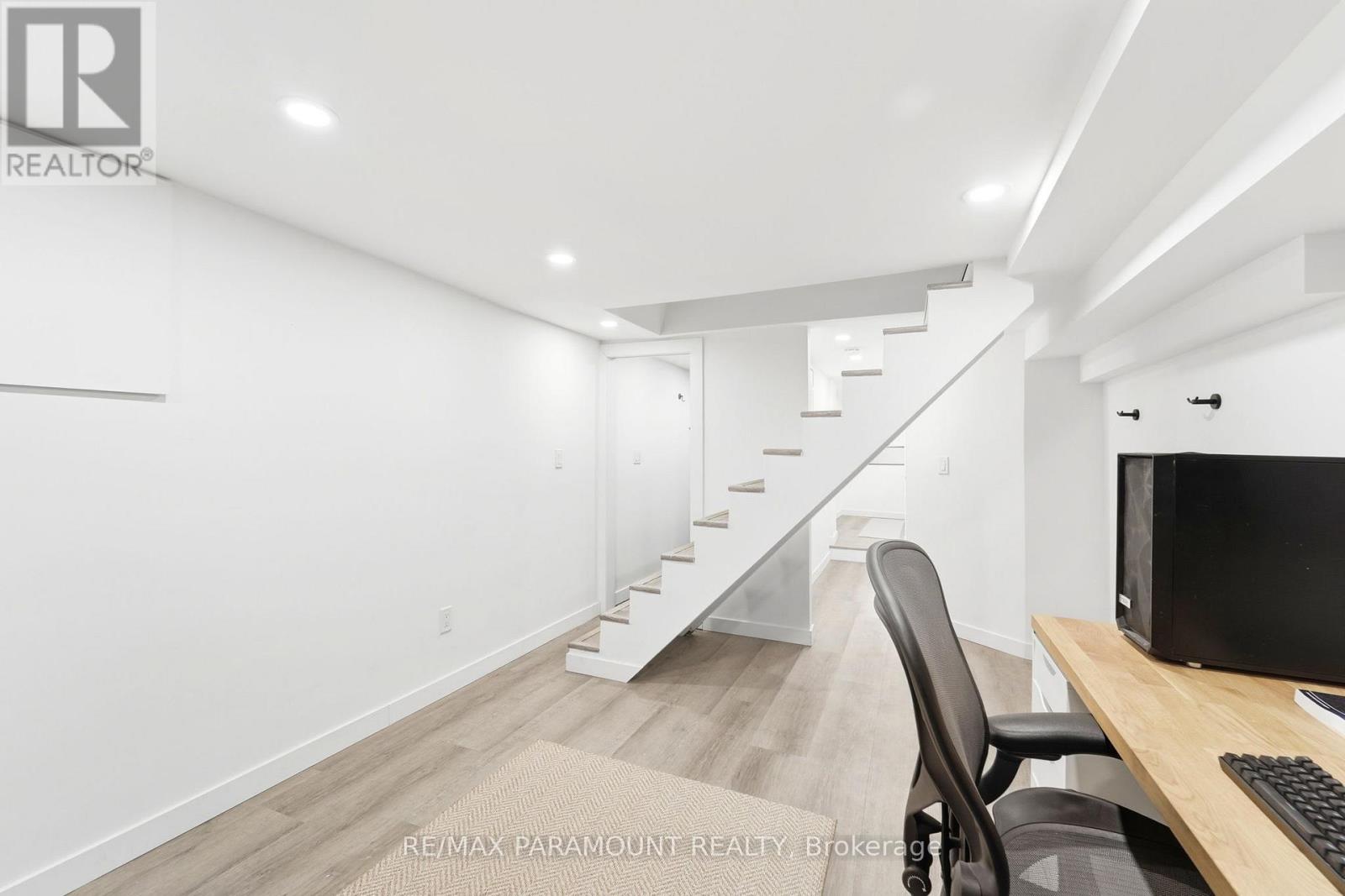 670 RHODES AVENUE - 28