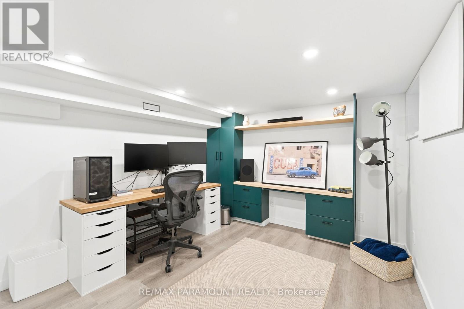 670 RHODES AVENUE - 29