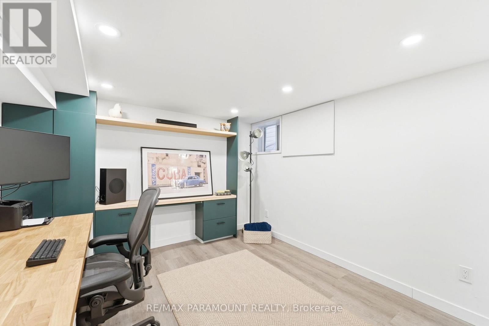 670 RHODES AVENUE - 30