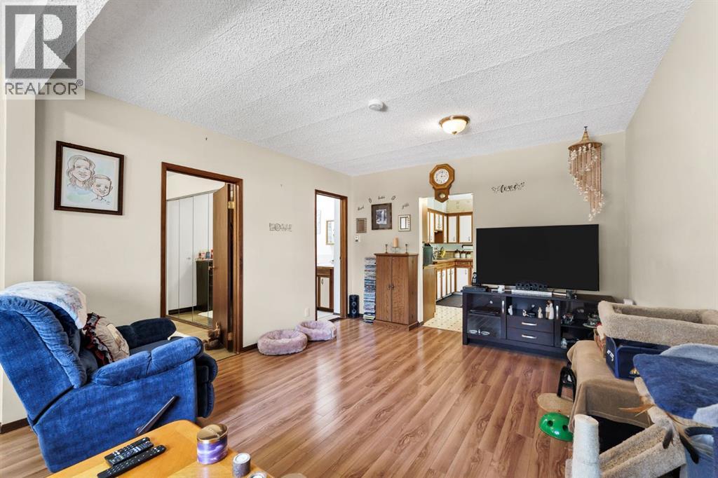 162 2 Street NE — photo 9