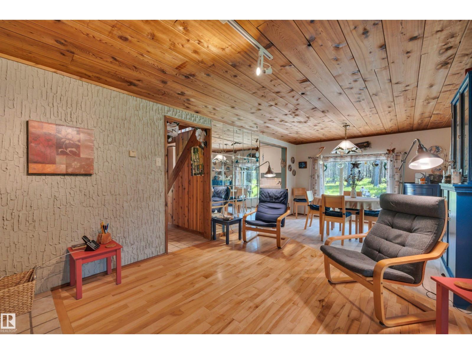 464044 RGE ROAD 270 - 13
