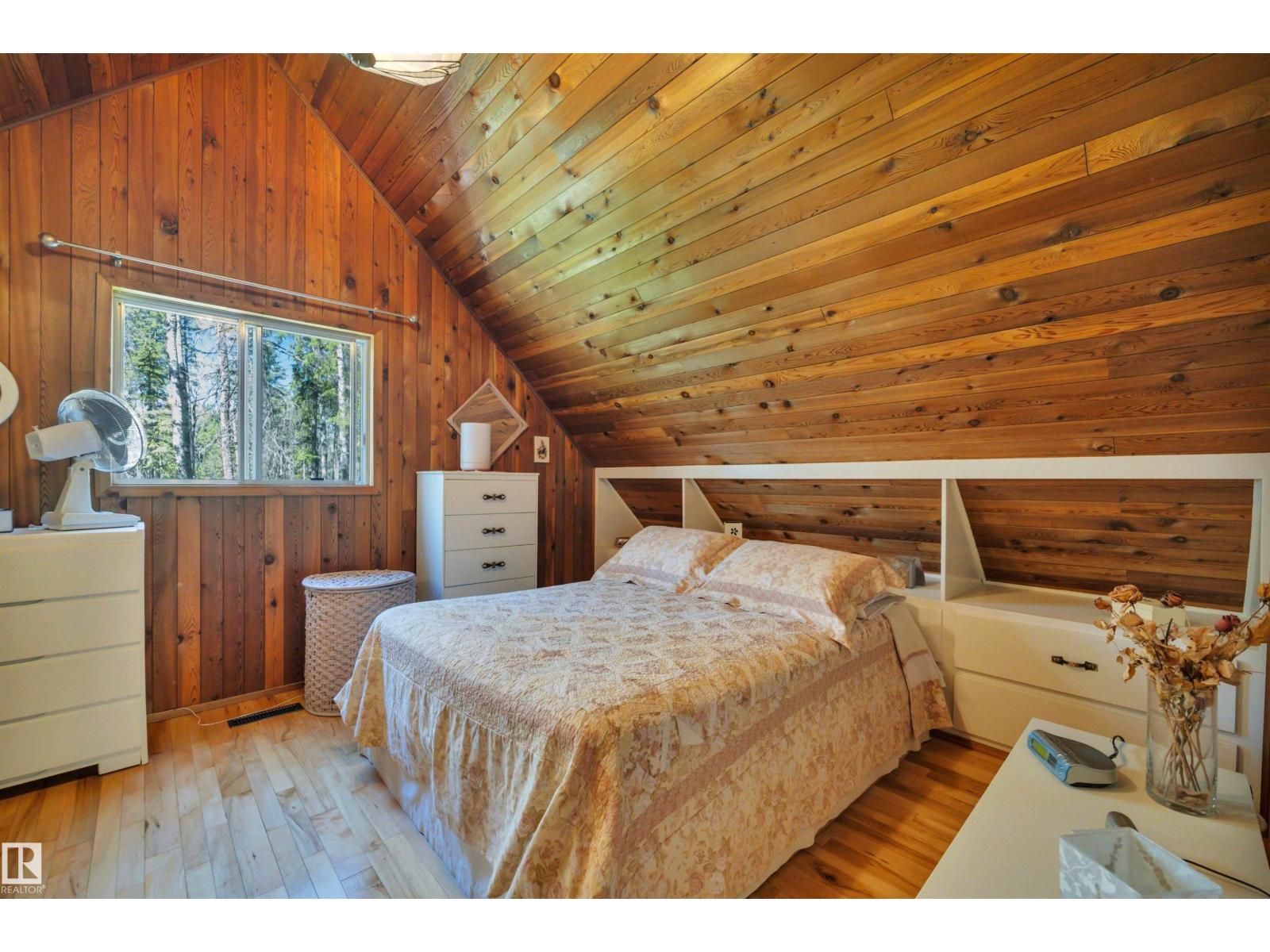 464044 RGE ROAD 270 - 34