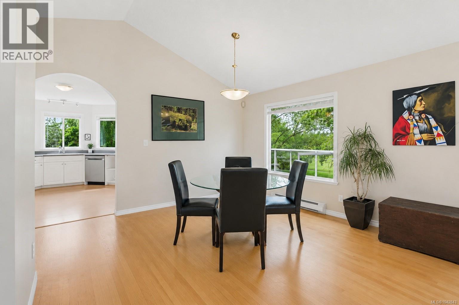 840 Tillicum Rd, Esquimalt