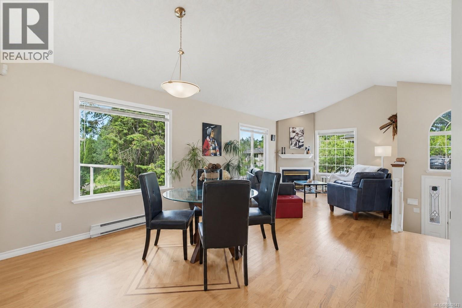 840 Tillicum Rd, Esquimalt