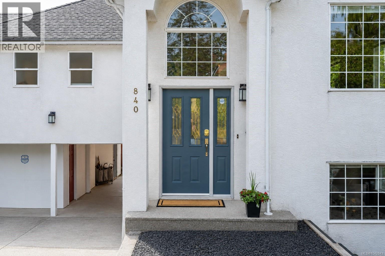 840 Tillicum Rd, Esquimalt