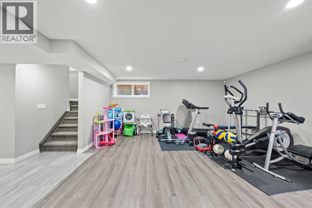 27 Mahogany Crescent SE — photo 40