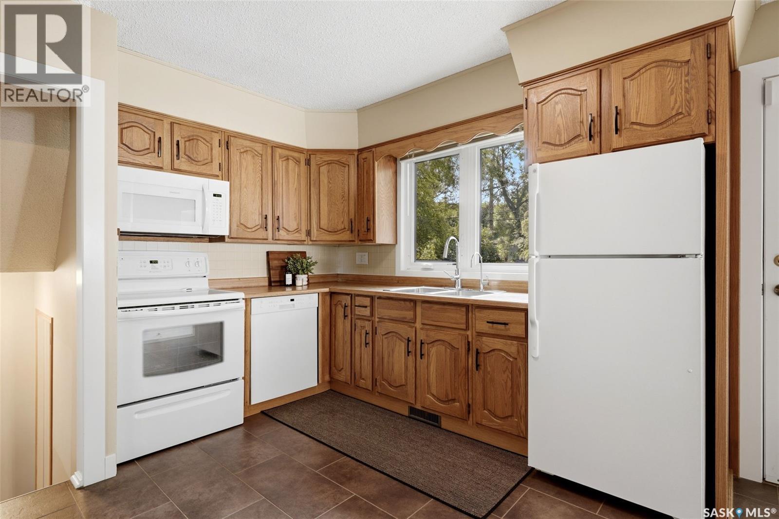 233 Orchard CRESCENT — photo 9