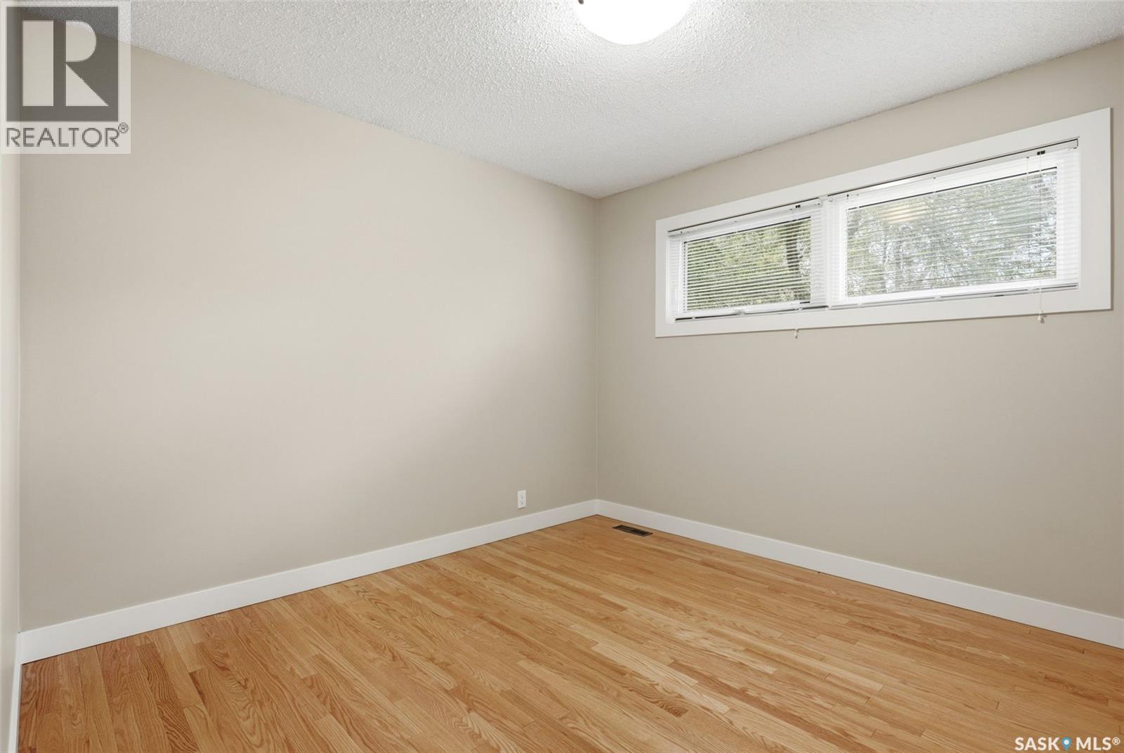 233 Orchard CRESCENT — photo 15
