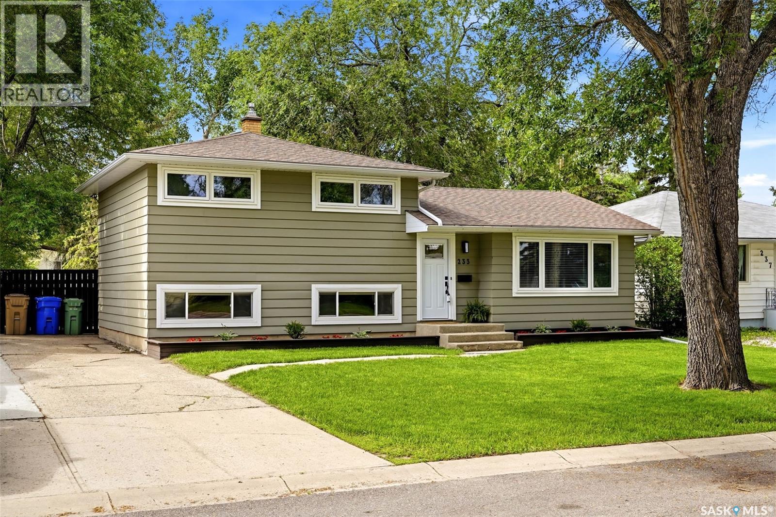 233 Orchard CRESCENT — photo 41