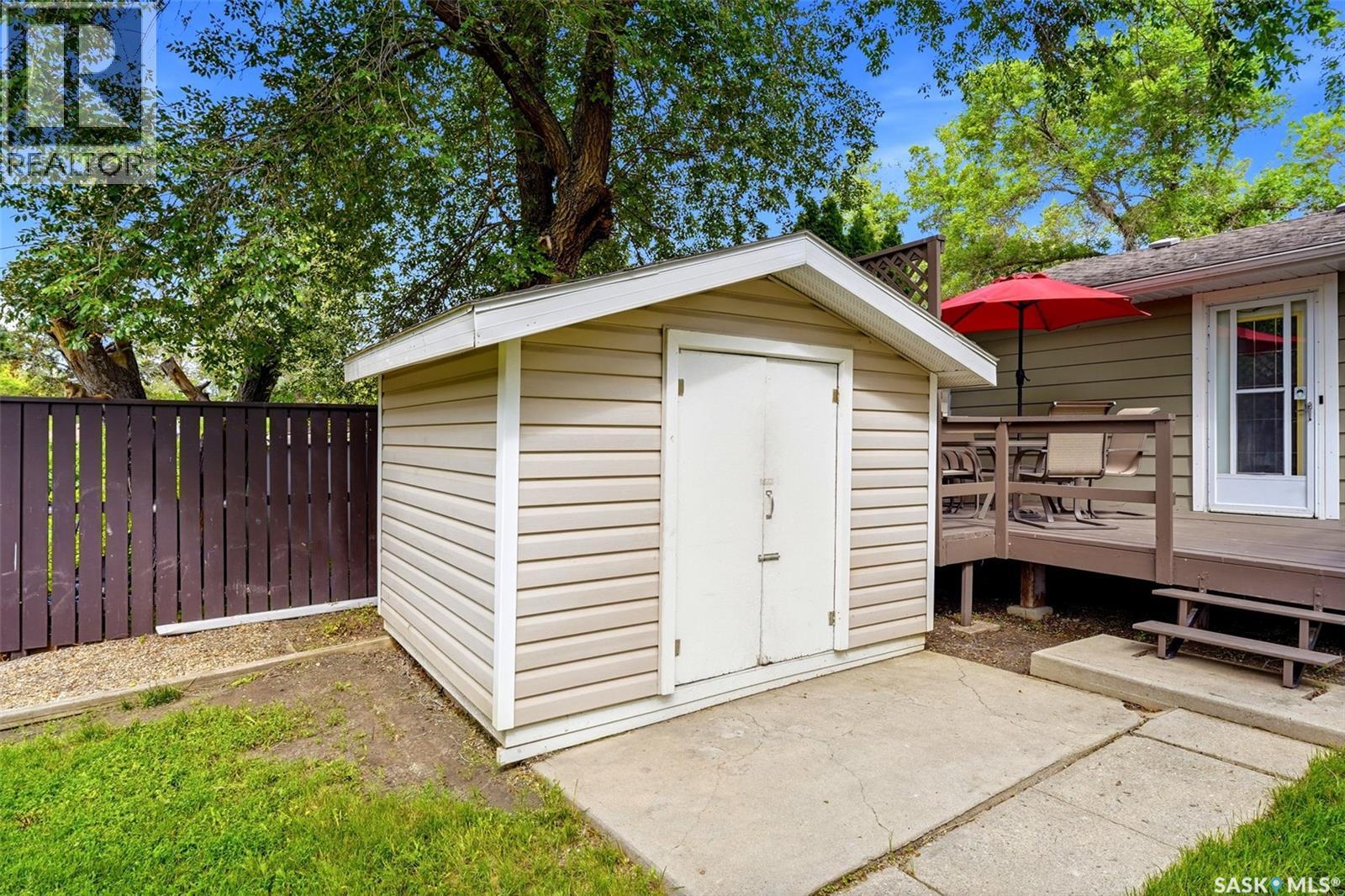 233 Orchard CRESCENT — photo 36