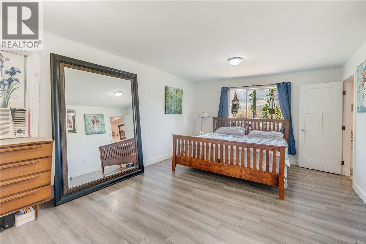 2706 Jacks Crescent - 27