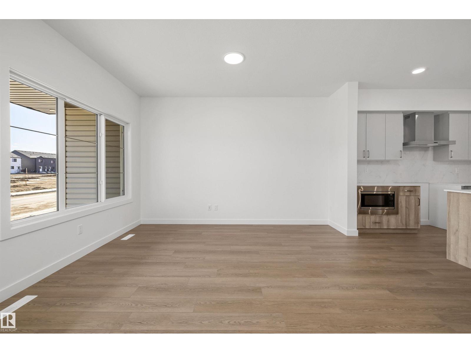 618 176 AV NE - 4