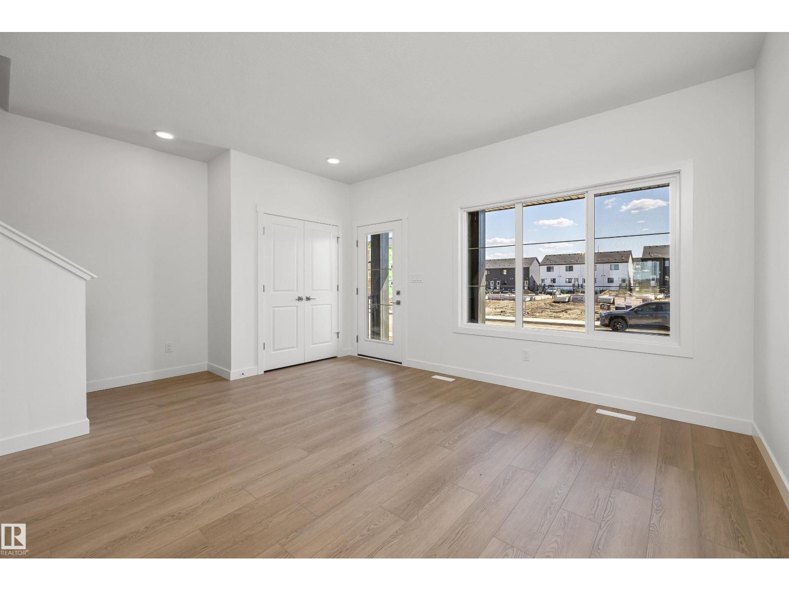 618 176 AV NE - 6