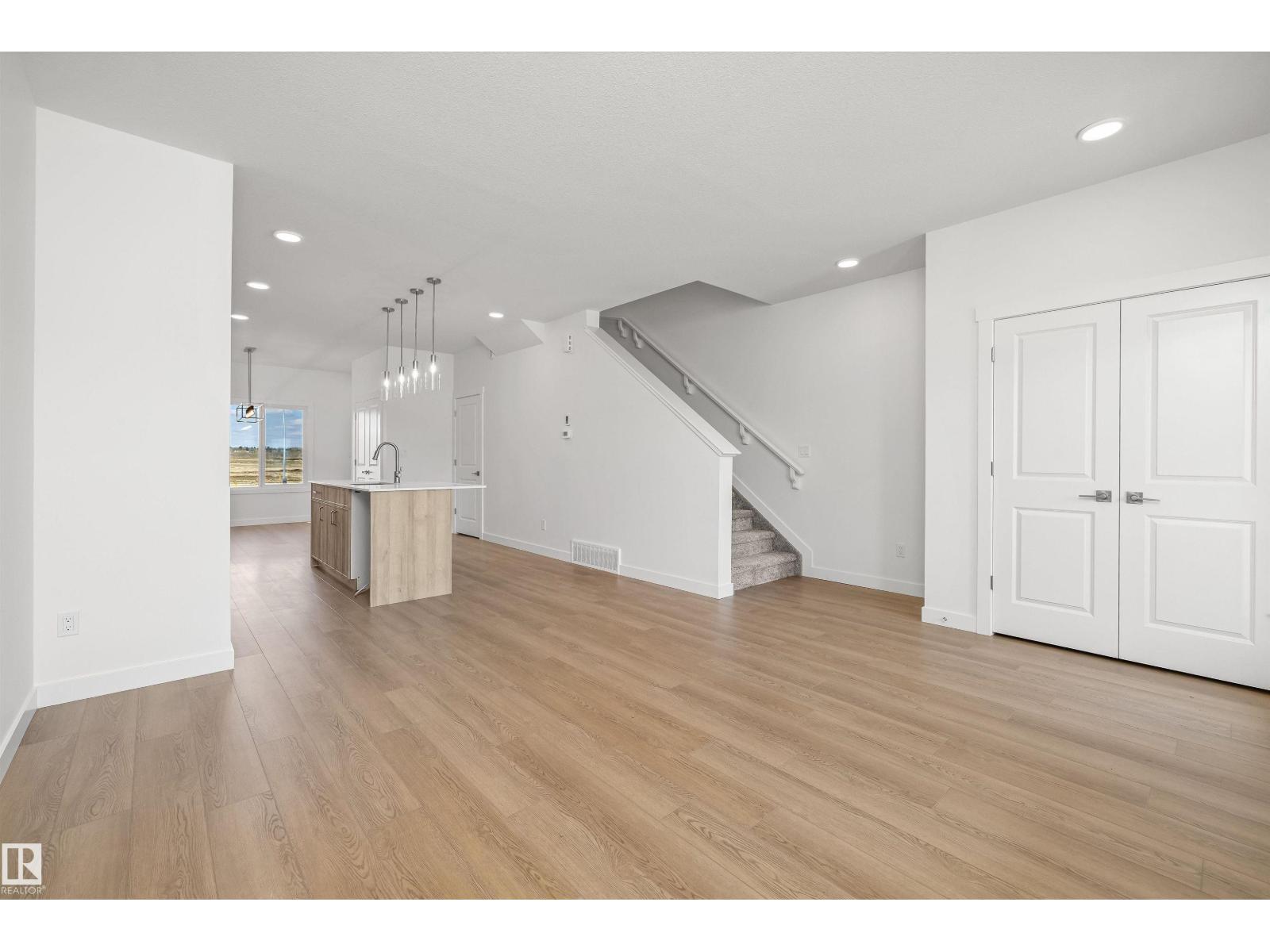 618 176 AV NE - 7