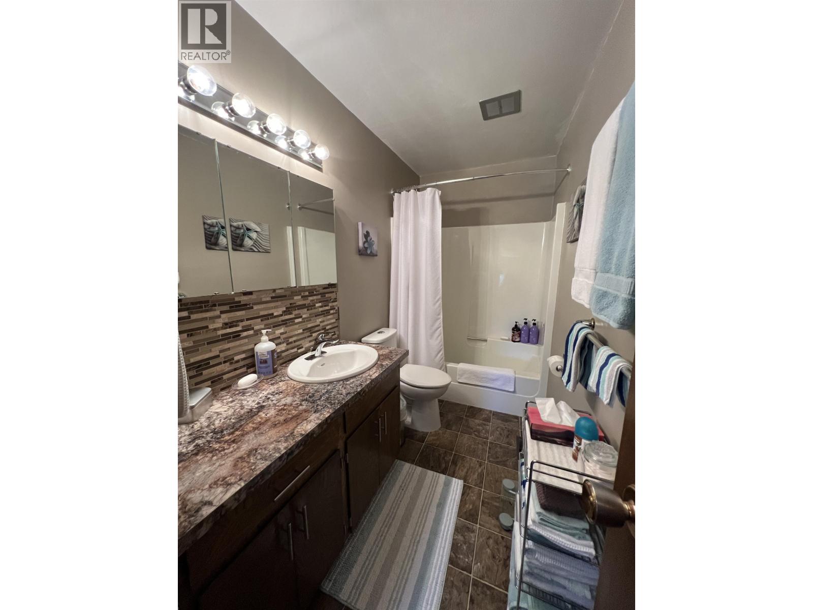 4815 SPRUCE AVENUE - 19