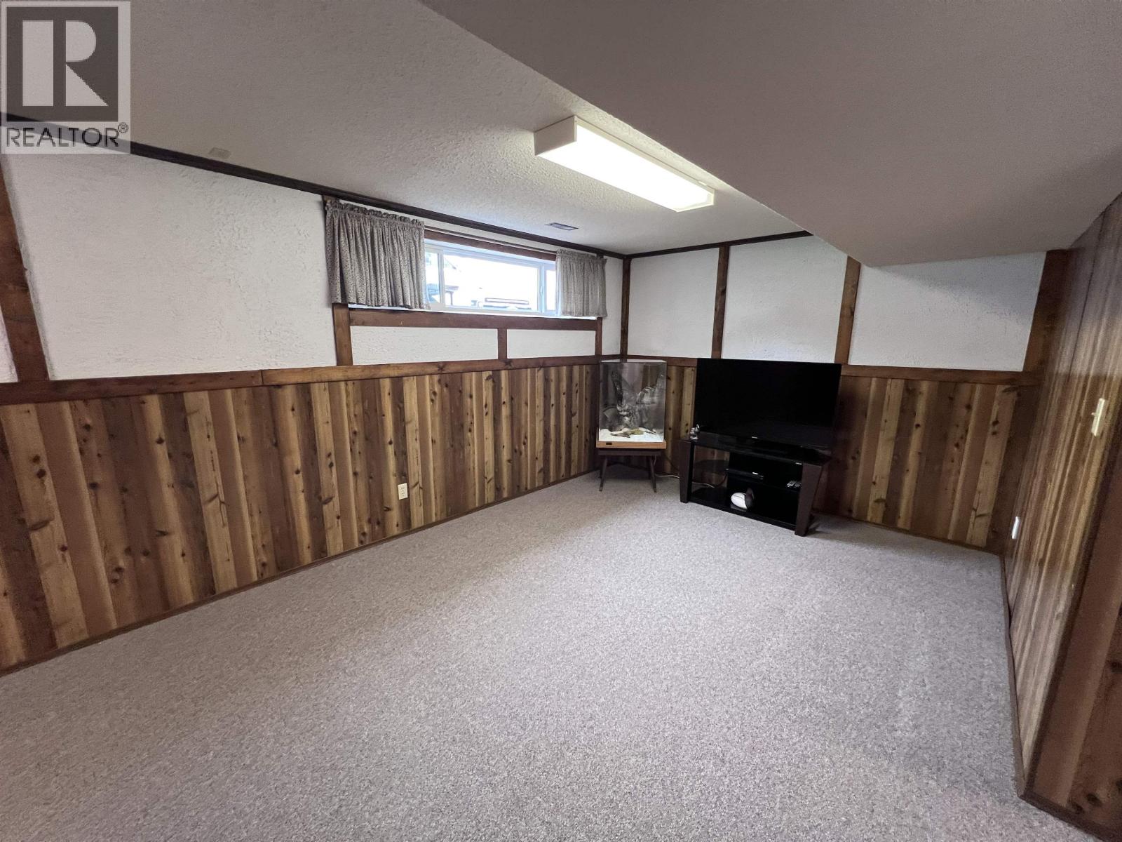 4815 SPRUCE AVENUE - 26