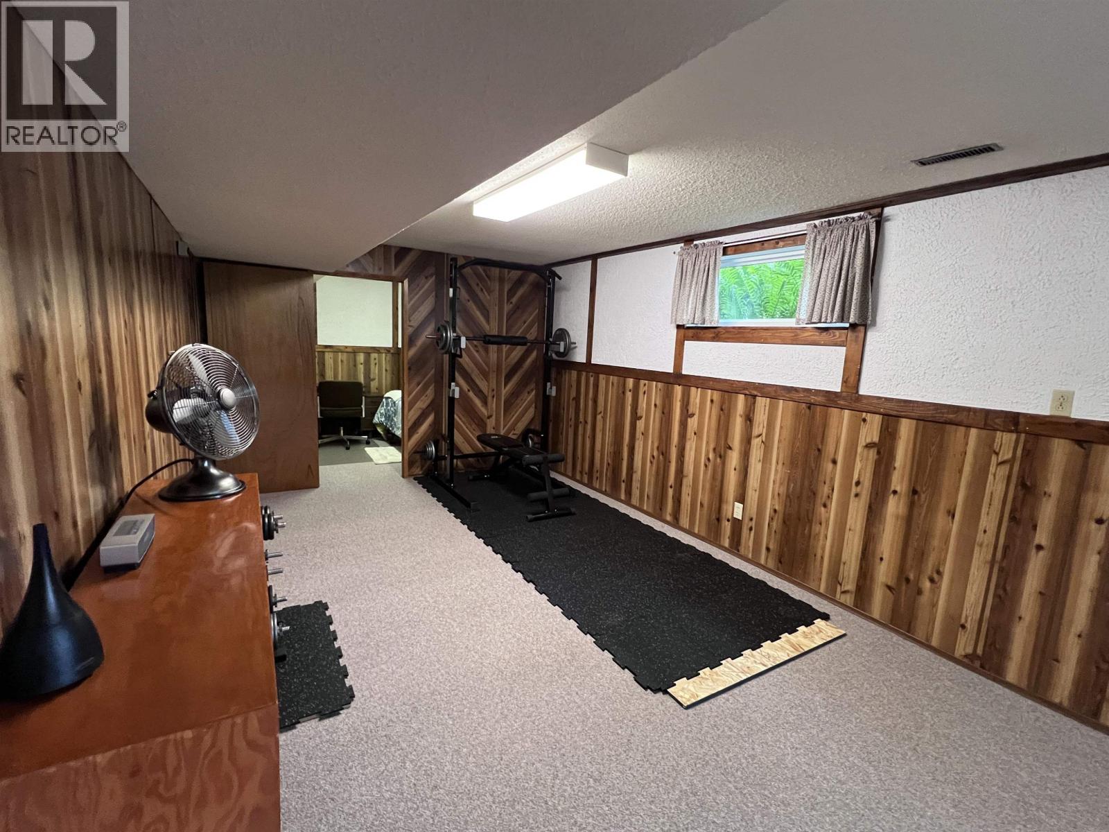 4815 SPRUCE AVENUE - 24