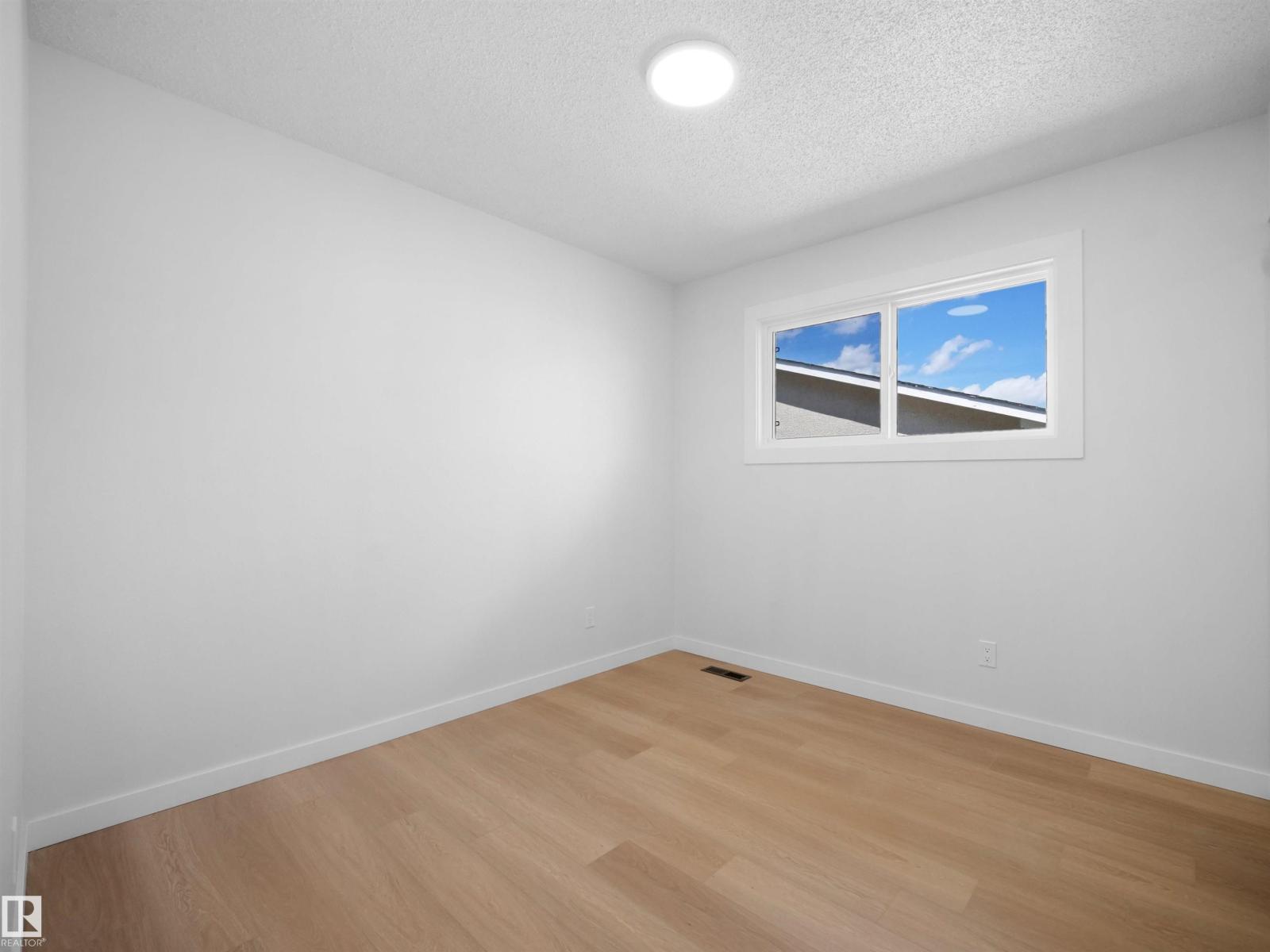 8804 19 AV NW — photo 20