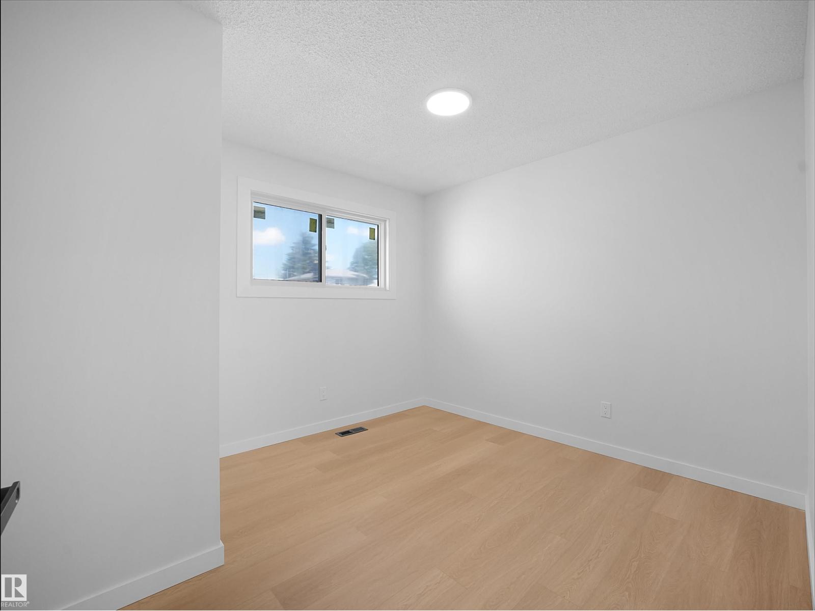 8804 19 AV NW — photo 27