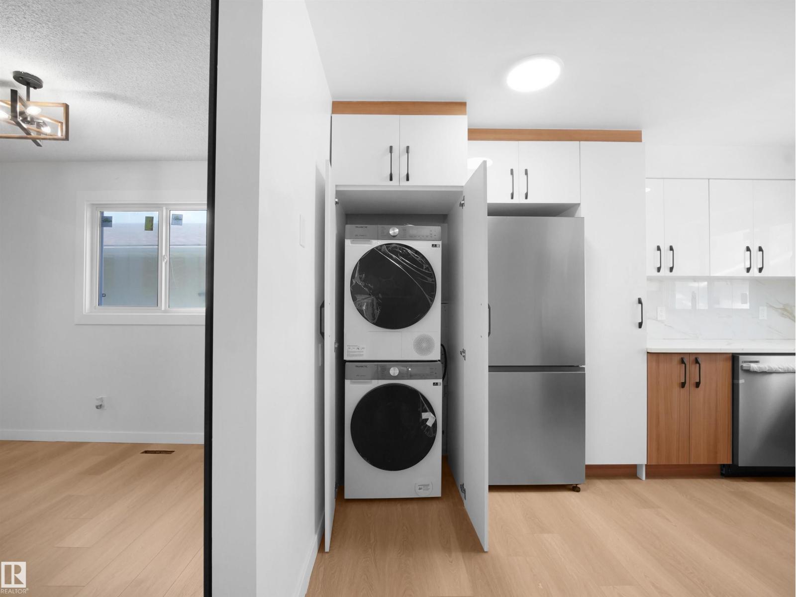 8804 19 AV NW - 13
