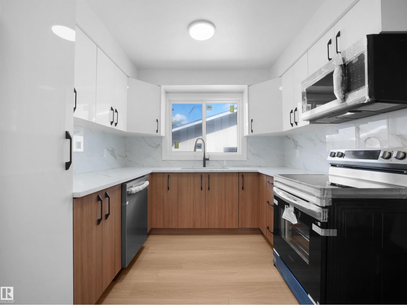 8804 19 AV NW - 14