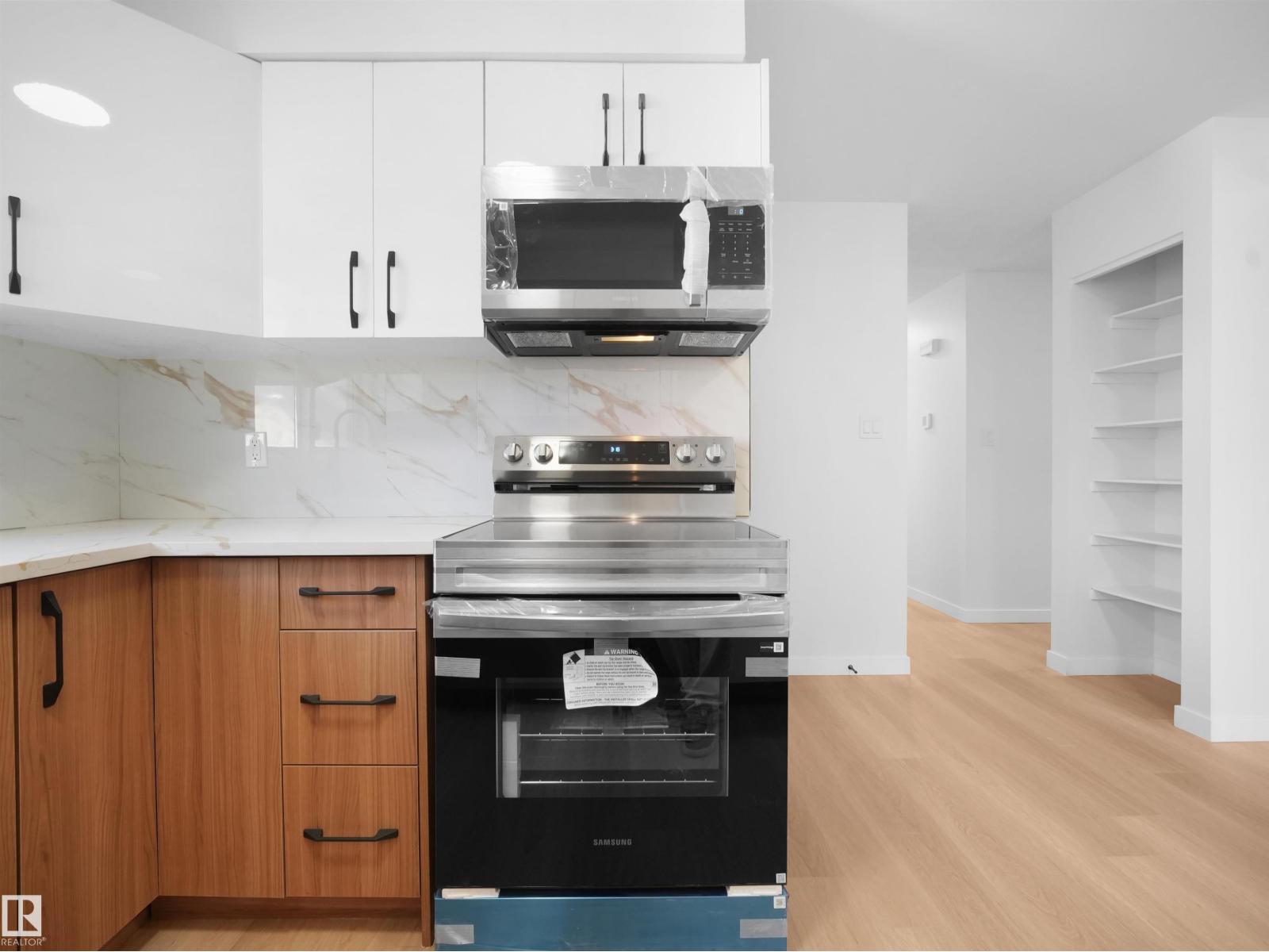 8804 19 AV NW - 15