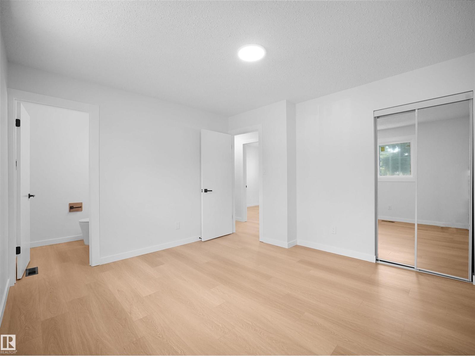 8804 19 AV NW - 25