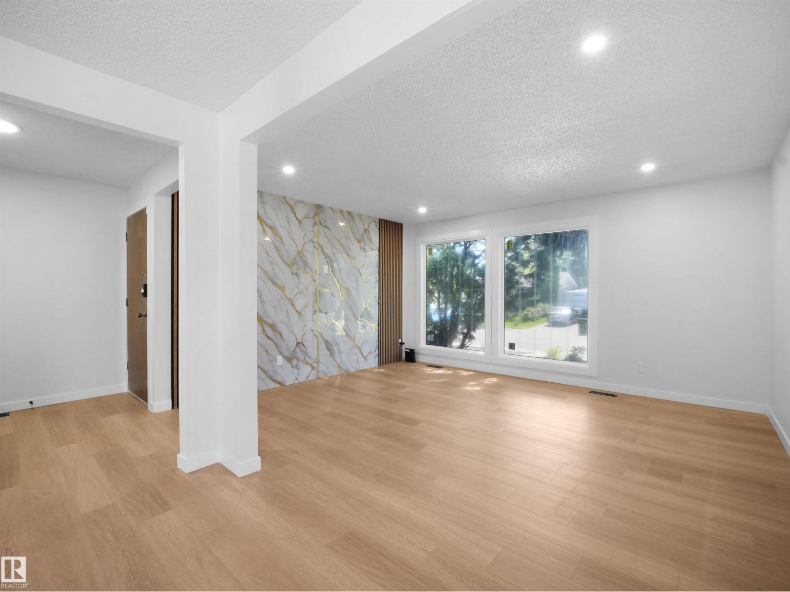 8804 19 AV NW - 10