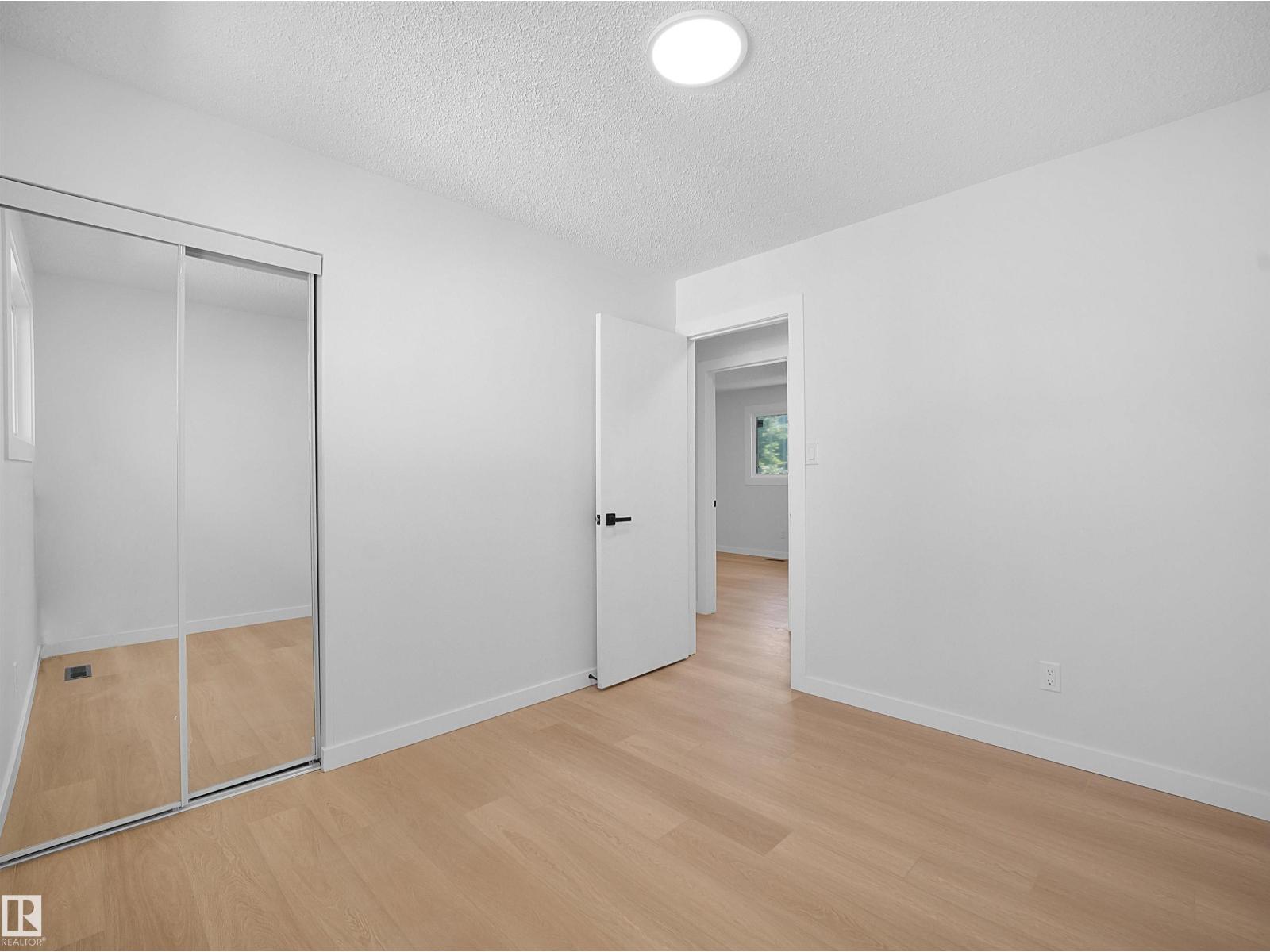 8804 19 AV NW - 21
