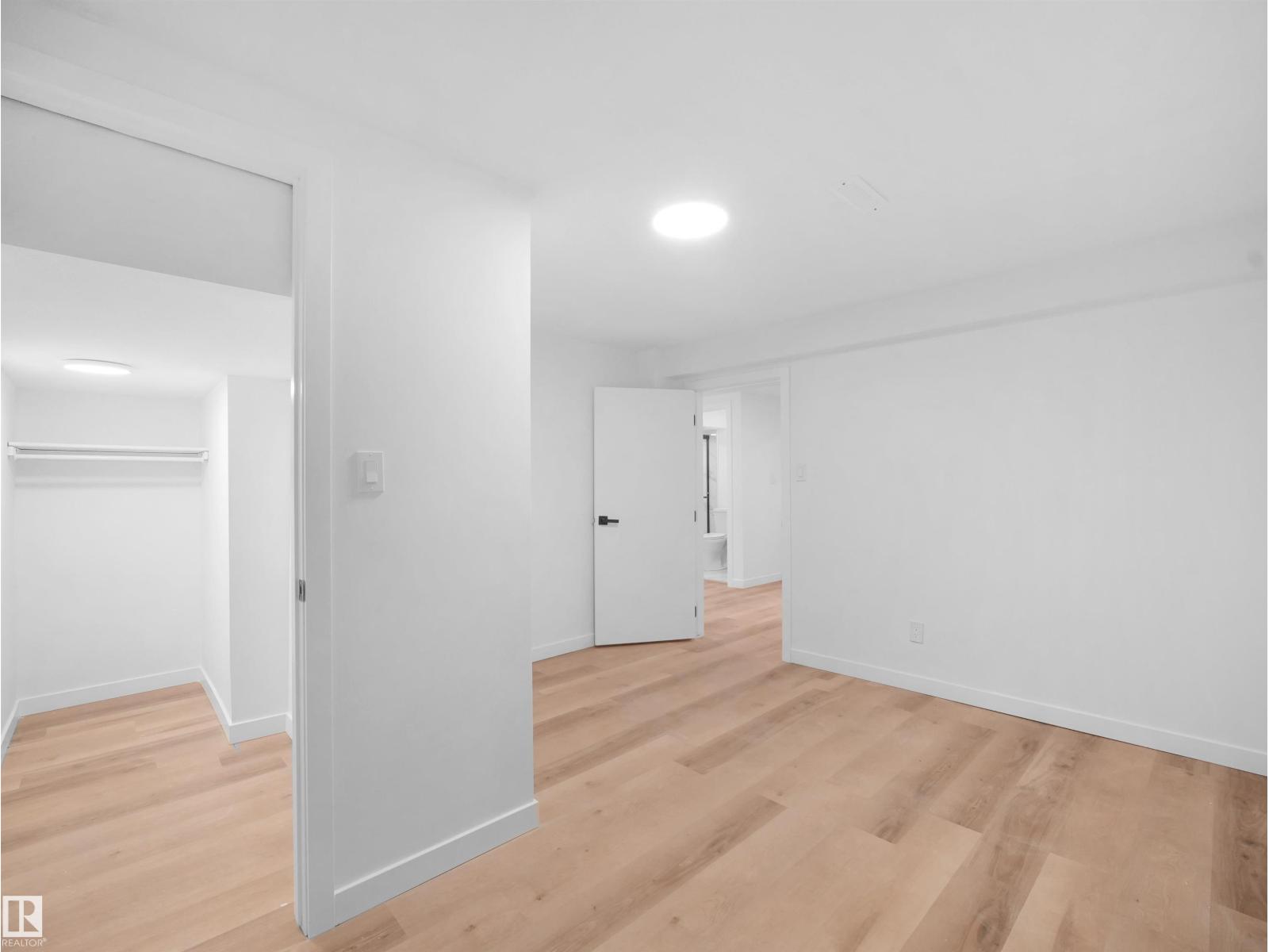 8804 19 AV NW — photo 39