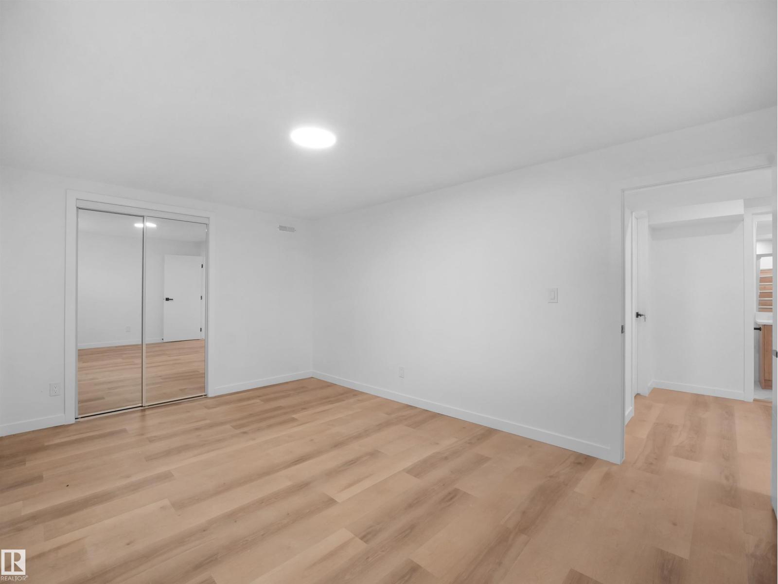 8804 19 AV NW — photo 43