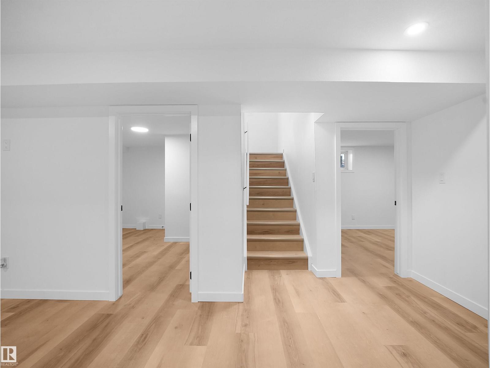 8804 19 AV NW - 29
