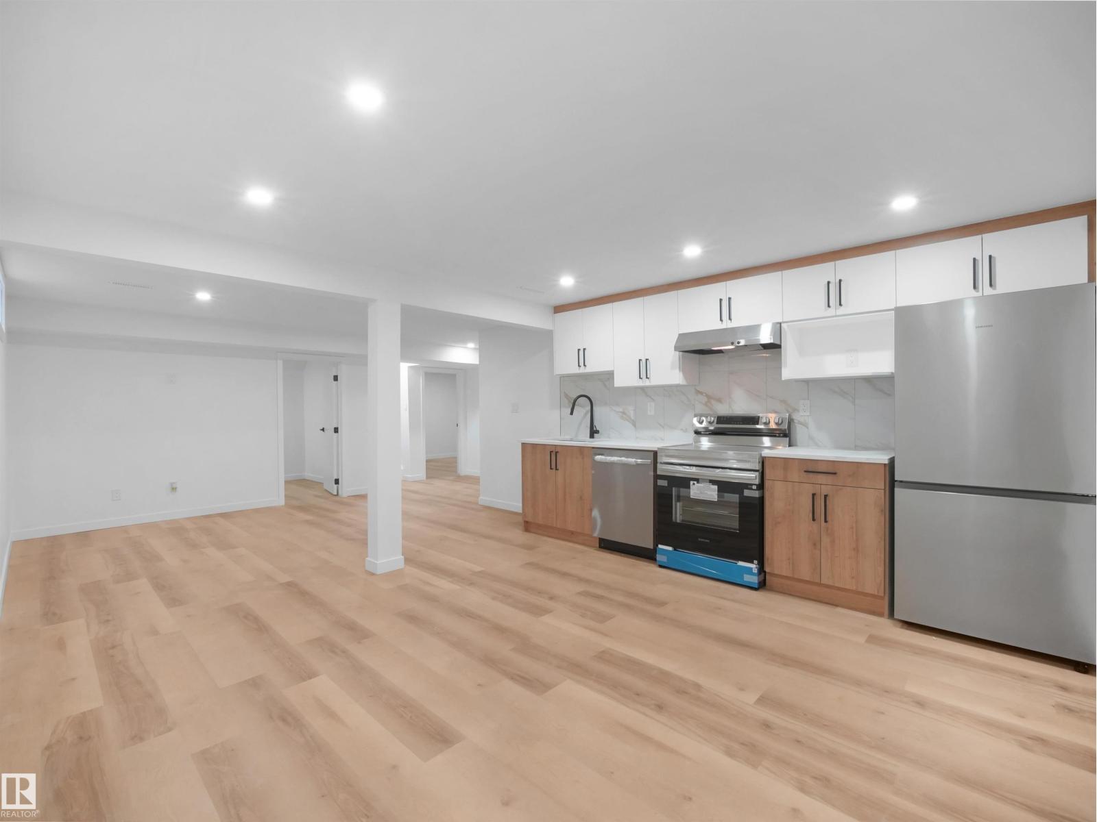8804 19 AV NW - 35