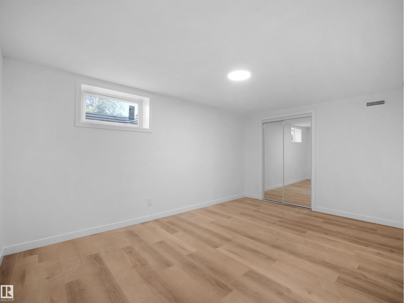 8804 19 AV NW - 42