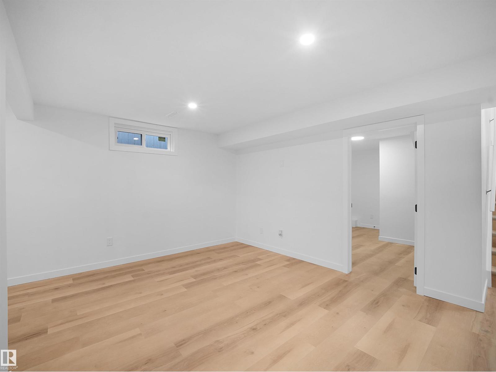 8804 19 AV NW - 30