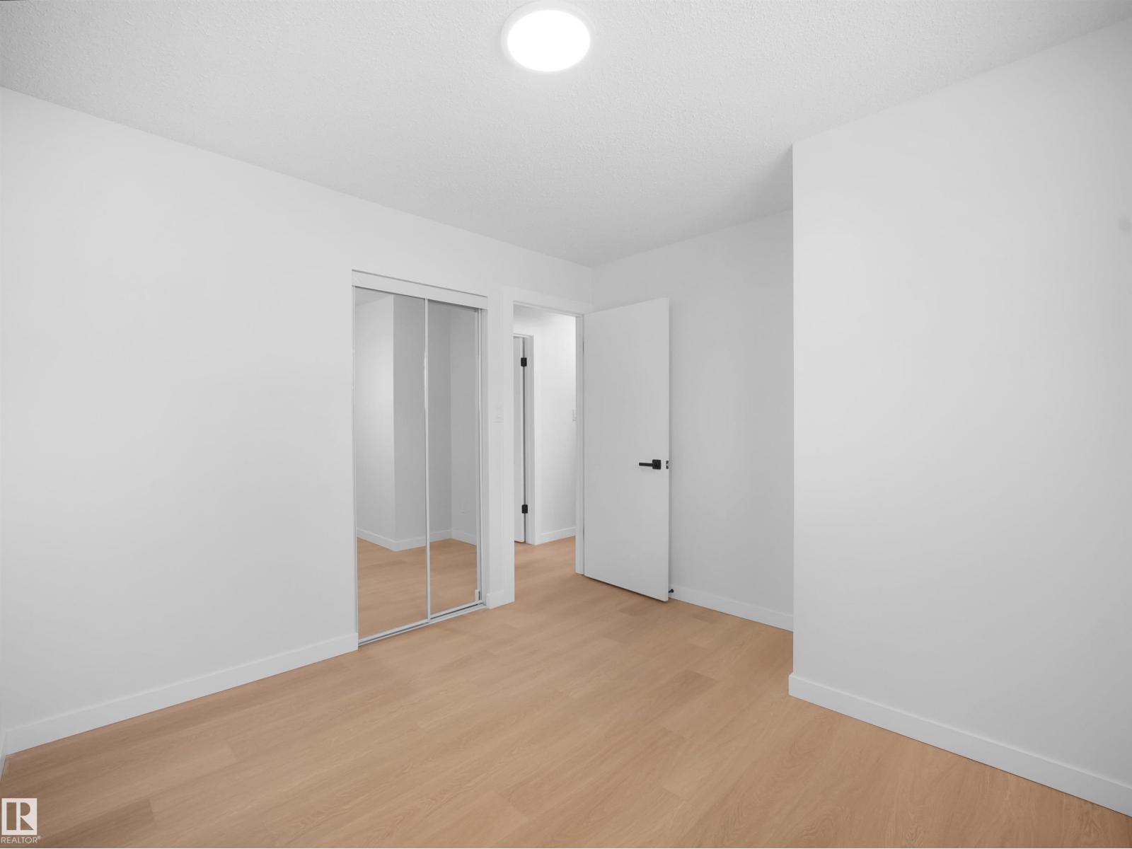 8804 19 AV NW - 28