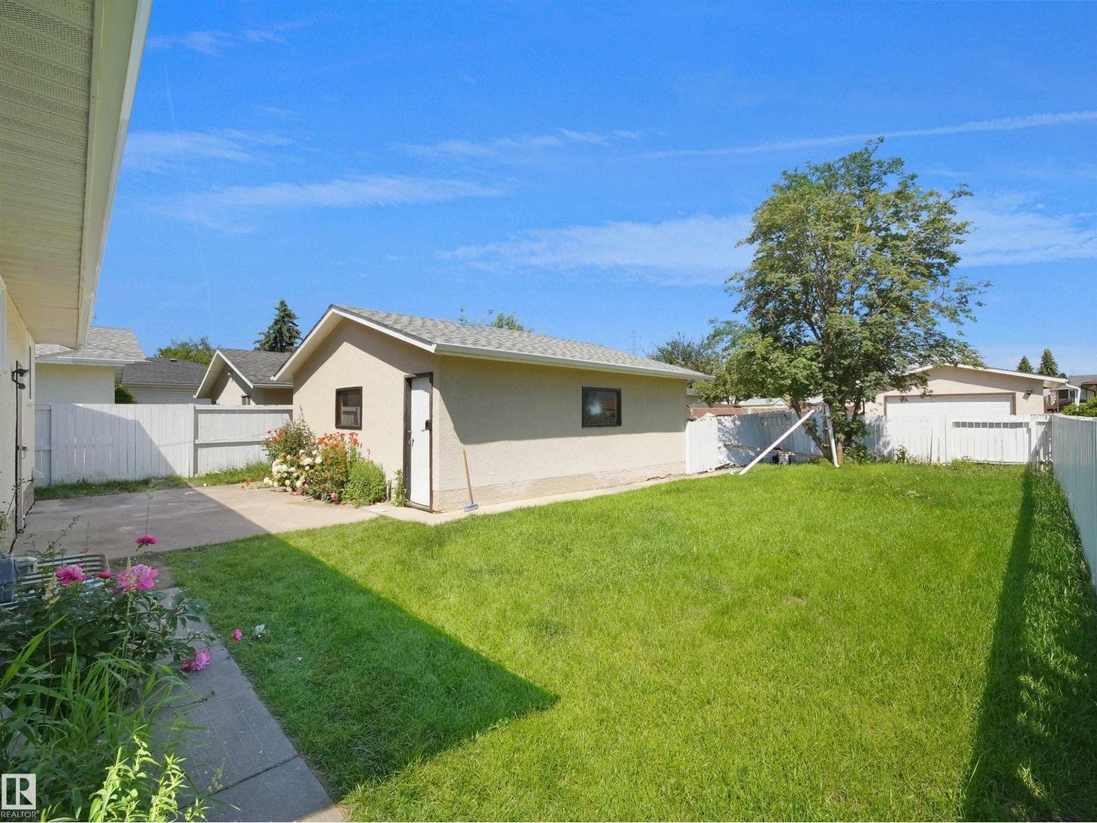 8804 19 AV NW - 54