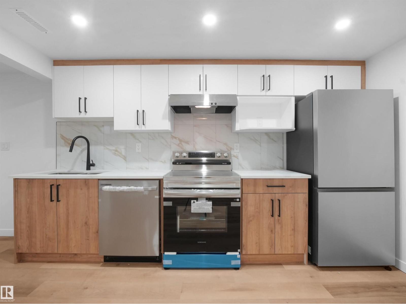 8804 19 AV NW - 34