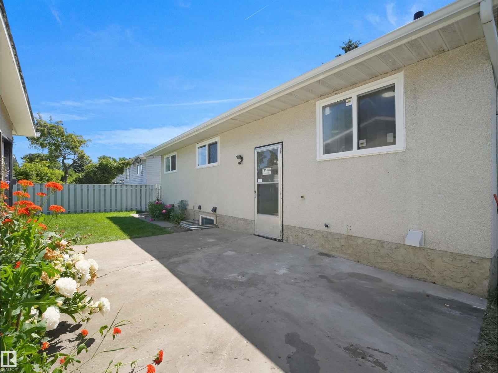 8804 19 AV NW - 56