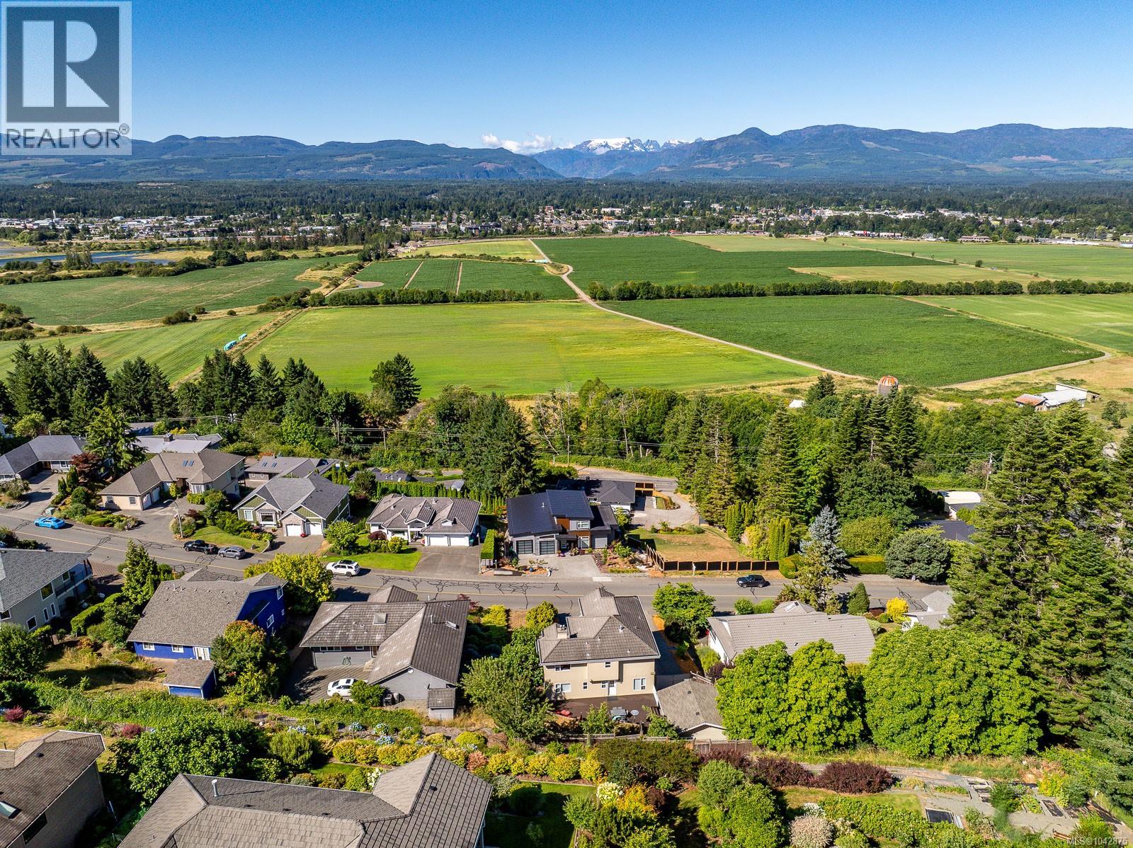 1418 Valley View Dr, Courtenay — photo 2