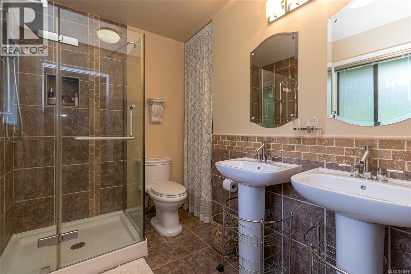 1835 Barrett Dr, North Saanich