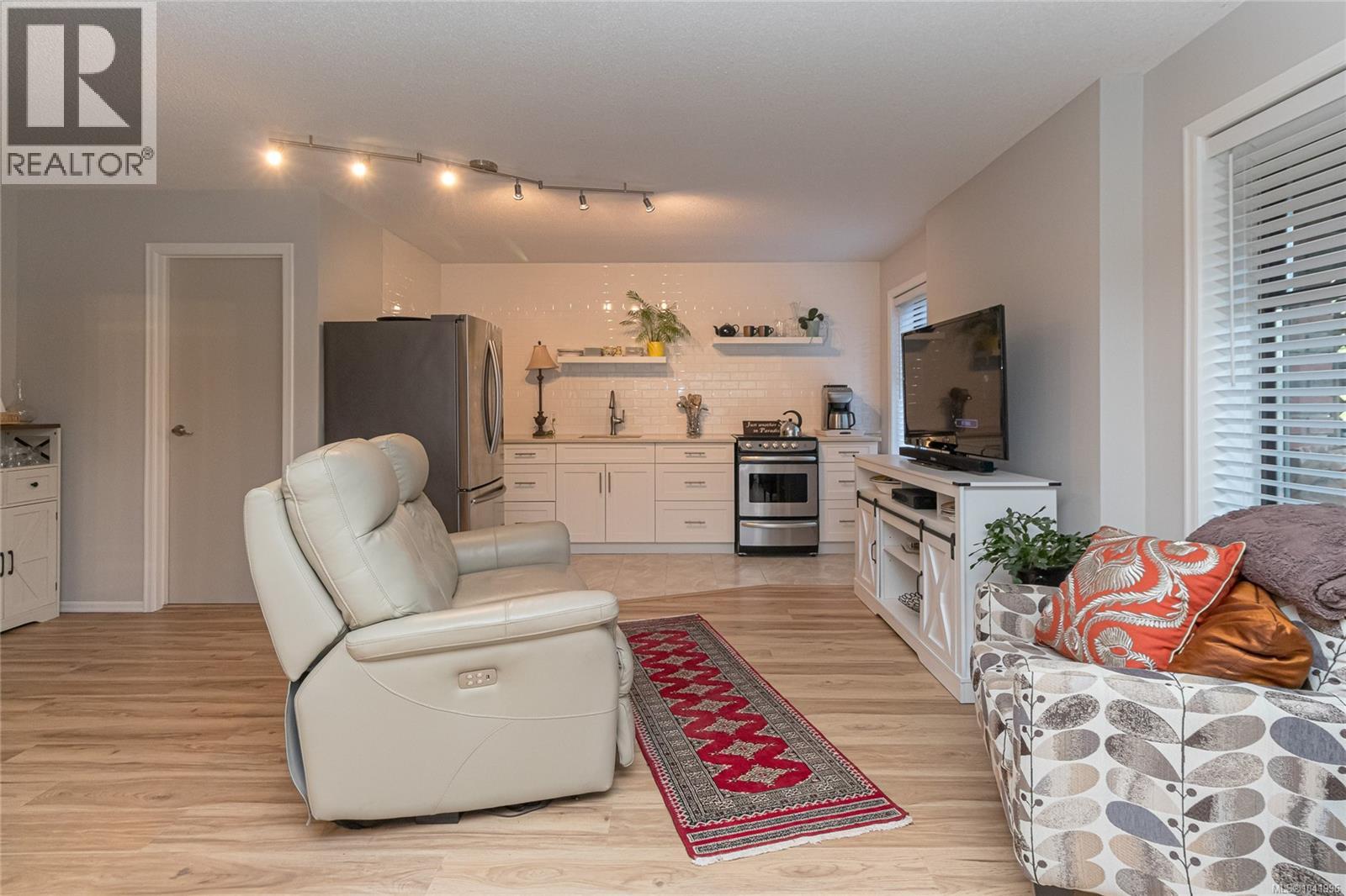 1835 Barrett Dr, North Saanich